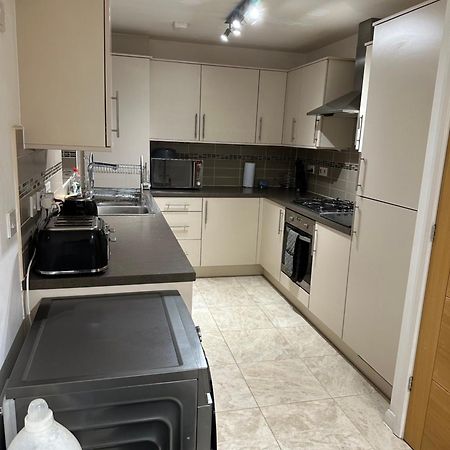Cosy Double Bedroom In Newcastle Upon Tyne - Access To Shared Kitchen, Shared Lounge And Shared Conservatory Areas Inc Sky Tv And Netflix Newcastle upon Tyne Exterior foto